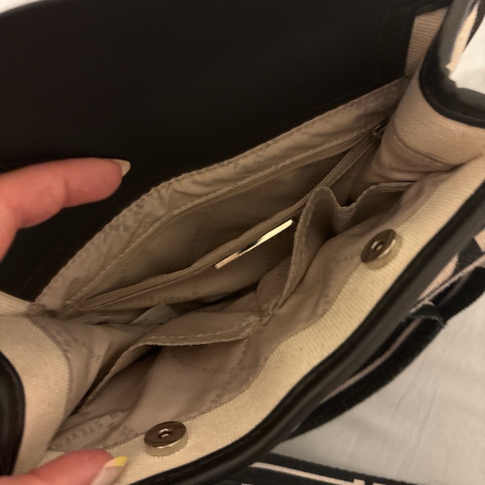 Steve Madden Beige and Black Logo Crossbody - Picture 3 of 3